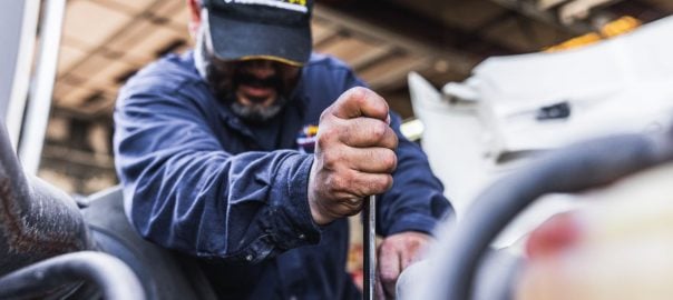 How to Properly Diagnose and Repair Steering System Problems in Heavy Trucks